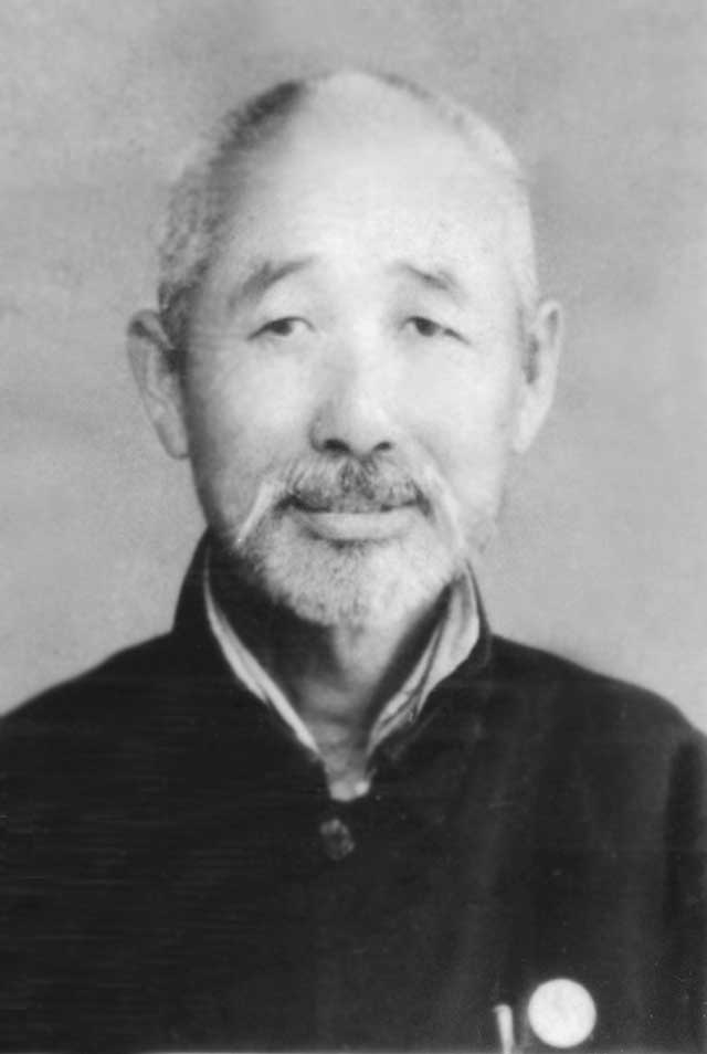 张皆春 张皆春